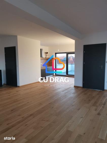 Casă cu 8 camere cu Teren 410 Mp în Șelimbăr