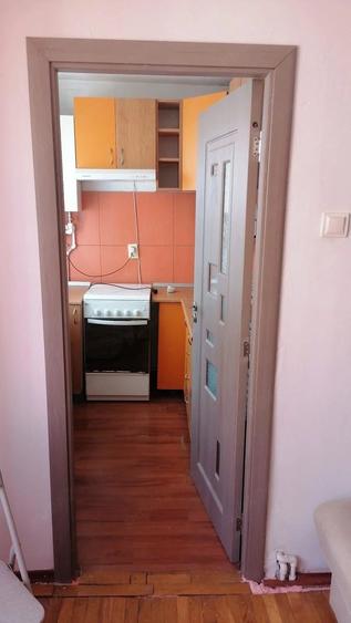 Garsonieră decomandată în Precista
