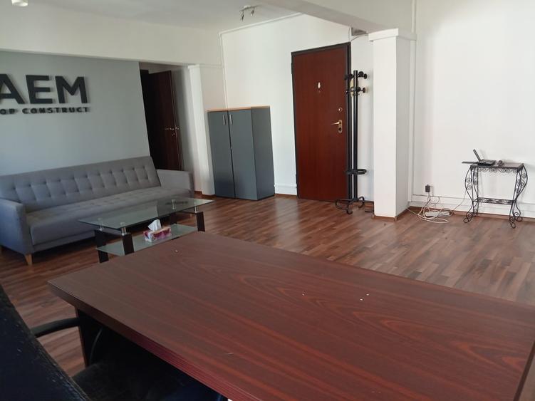 Apartament cu 4 camere în Moșilor