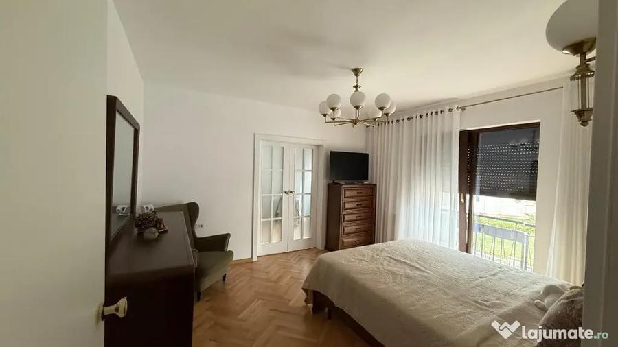 Apartament cu 3 camere semidecomandat în Ultracentral