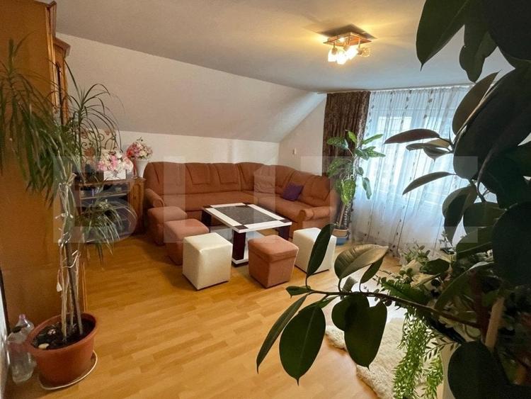 Casă individuală cu 8 camere cu Teren 260 Mp în Central