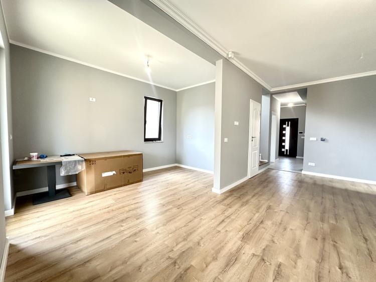 Duplex cu 5 camere cu Canalizare în Dumbrăvița