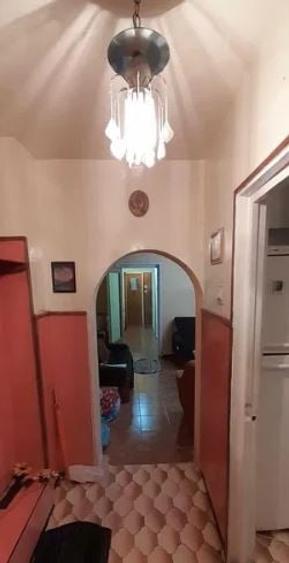 Apartament cu 4 camere semidecomandat în Iancului