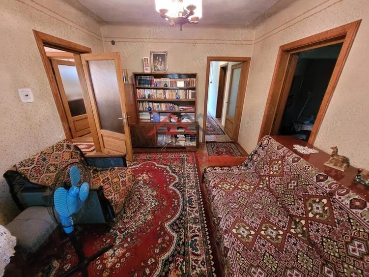 Casă cu 4 camere în Băicoi