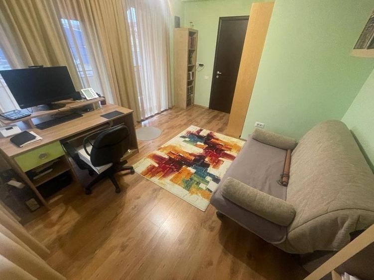 Casă individuală cu 4 camere cu Garaj în Florești