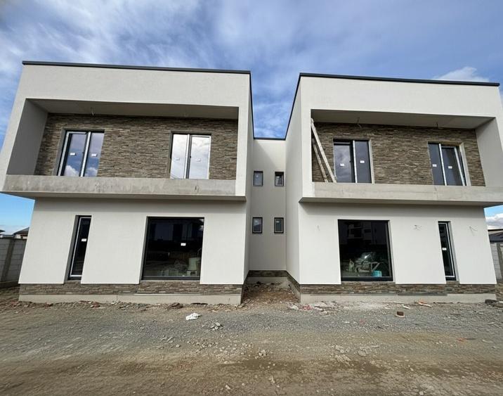 Duplex cu 4 camere cu Canalizare în Șelimbăr