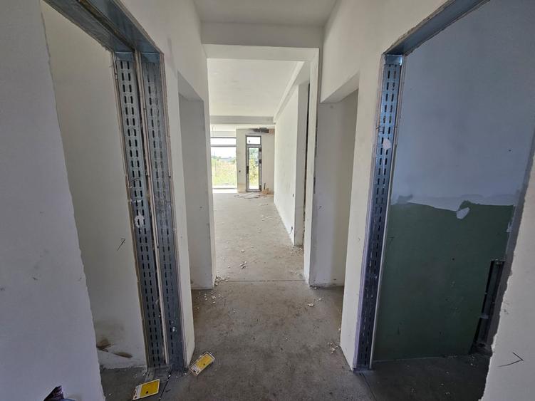 Duplex cu 4 camere cu Canalizare în Vest