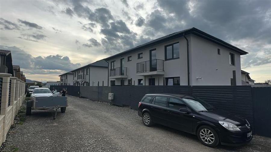Duplex cu 4 camere cu Teren 250 Mp în Tărlungeni