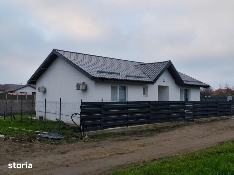 Casă cu 4 camere cu Teren 400 Mp în Crevedia