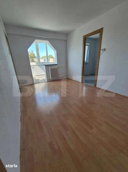 Apartament cu 3 camere de vanzare, 44 mp, in Dambu Pietros Str. Ma - 6