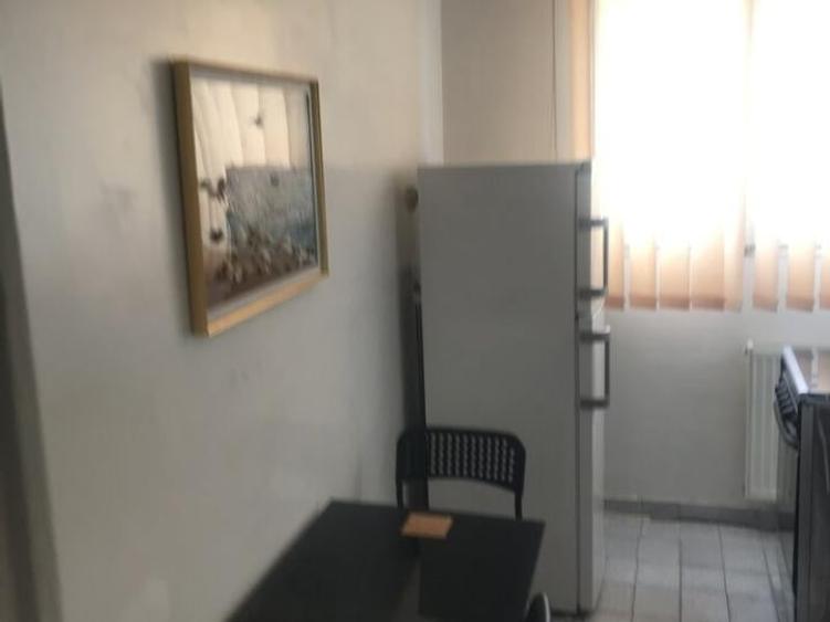 Apartament cu 2 camere semidecomandat, mobilat în Victoriei