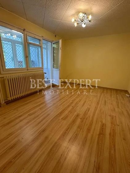 Apartament cu 3 camere decomandat în Titan