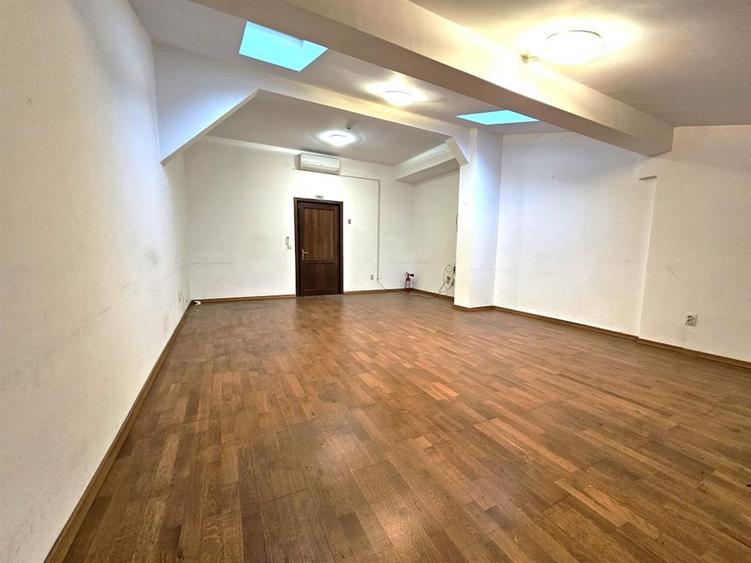Birou, de 36 mp, în Central