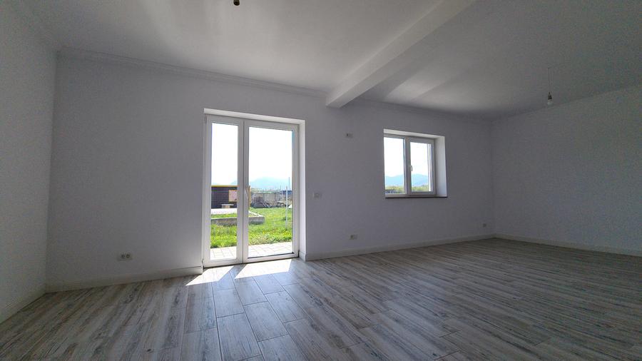 Casă cu 4 camere cu Canalizare în Sânpetru