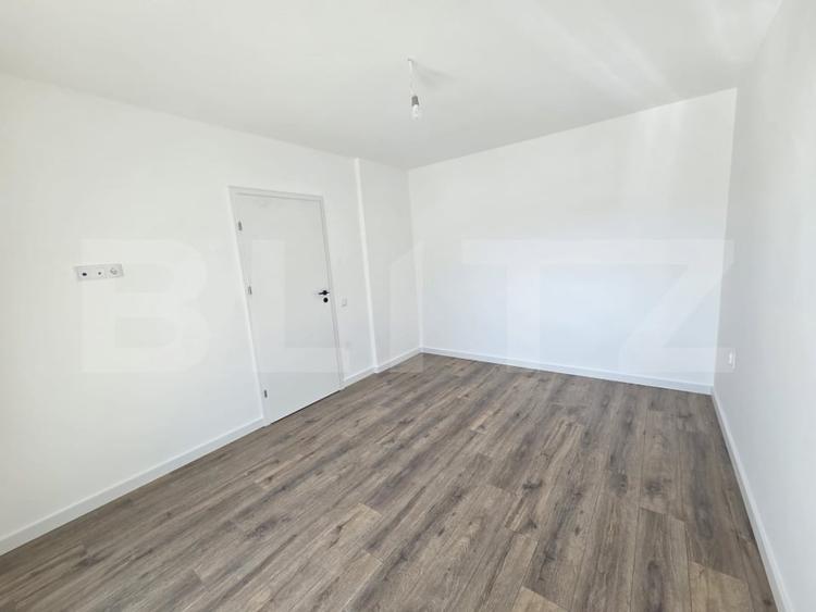 Apartament cu 3 camere semidecomandat în Florești