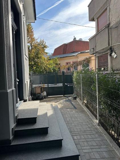 Casă individuală cu 6 camere cu Canalizare în Unirii