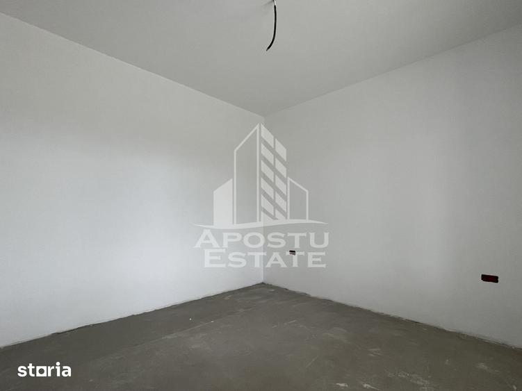 Casă cu 4 camere cu Teren 500 Mp în Sânmihaiu Român