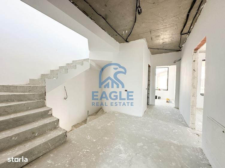 Casă cu 4 camere în Palazu Mare