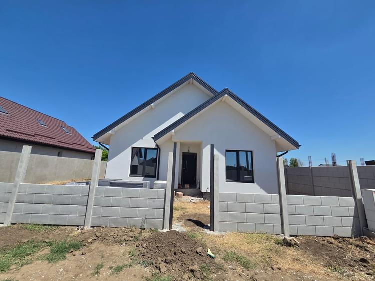Casă individuală cu 5 camere cu Teren 460 Mp în Țegheș