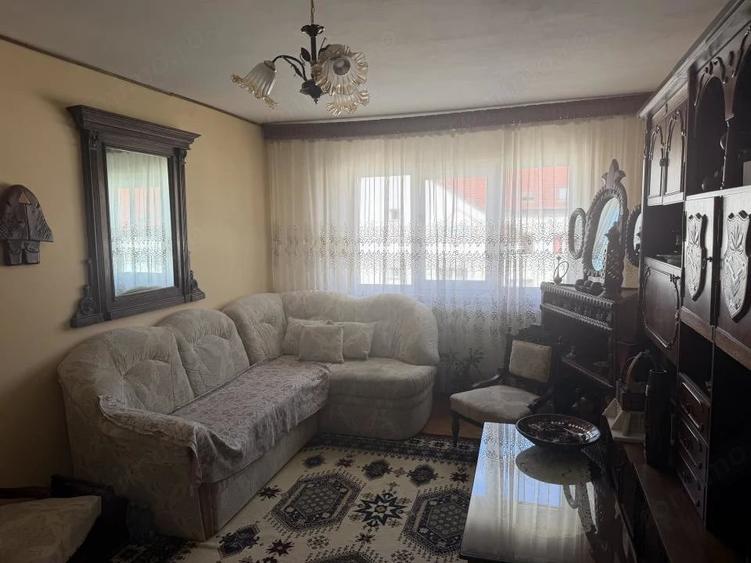 Apartament cu 4 camere decomandat în Ștrand