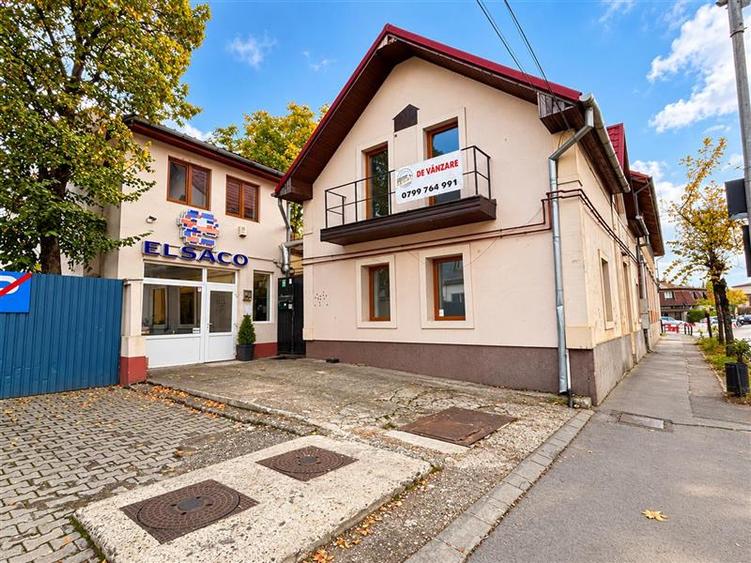 Casă cu 12 camere cu Teren 241 Mp în Semicentral