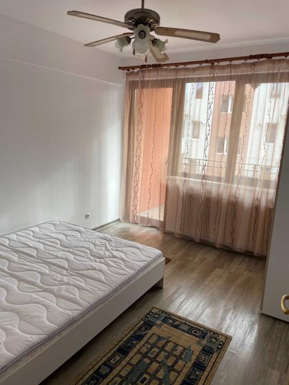 Apartament cu 3 camere decomandat în Florești