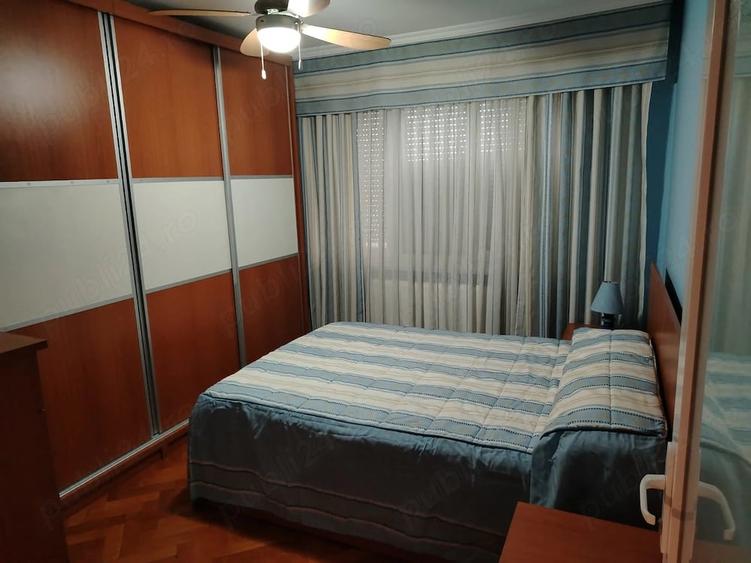 Apartament cu 3 camere semidecomandat în Central