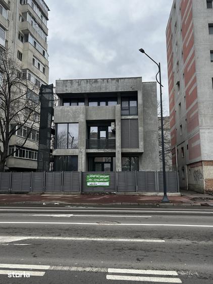 Casă cu 6 camere cu Teren 300 Mp în Central