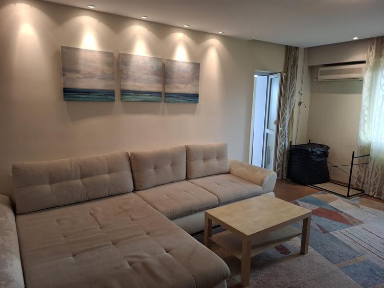 Apartament cu 3 camere decomandat în Virtuții