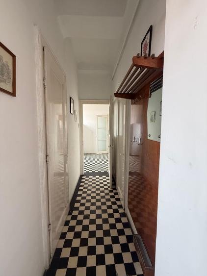 Apartament cu 3 camere semidecomandat în Central