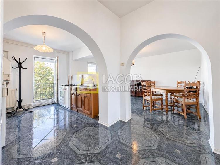 Apartament cu 3 camere decomandat în Bistrița Lac