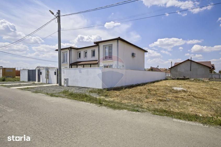 Casă cu 8 camere cu Teren 491 Mp în Central