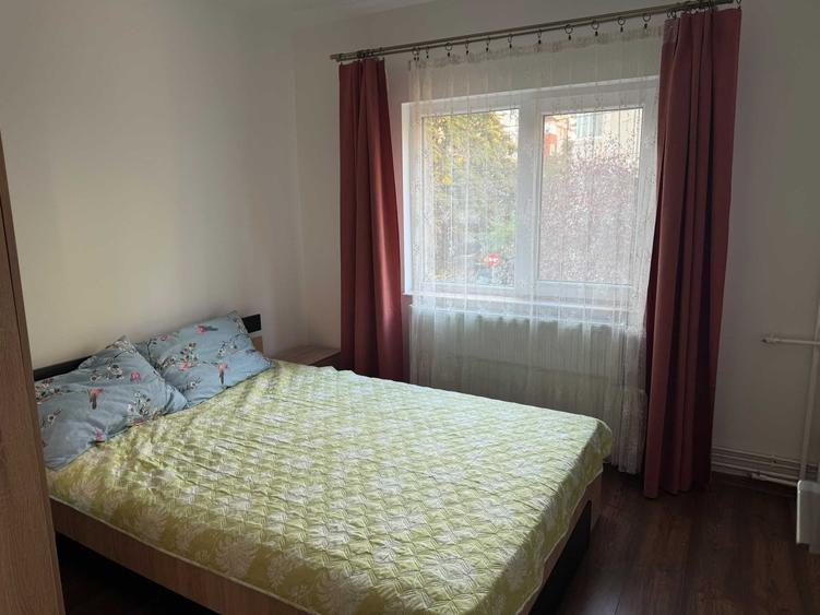 Apartament cu 3 camere semidecomandat în Central