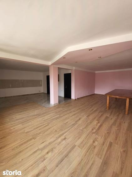 Casă cu 5 camere cu Canalizare în Câlnic