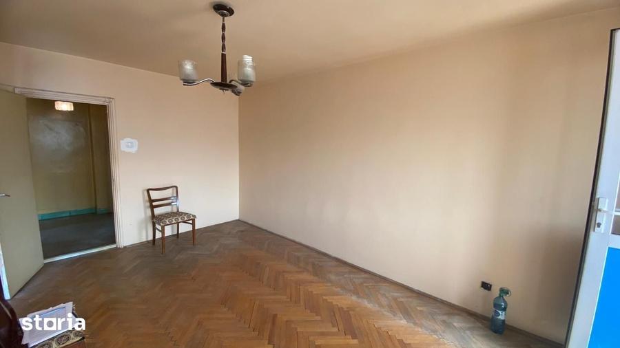 Apartament cu 2 camere semidecomandat în Vatra Luminoasă