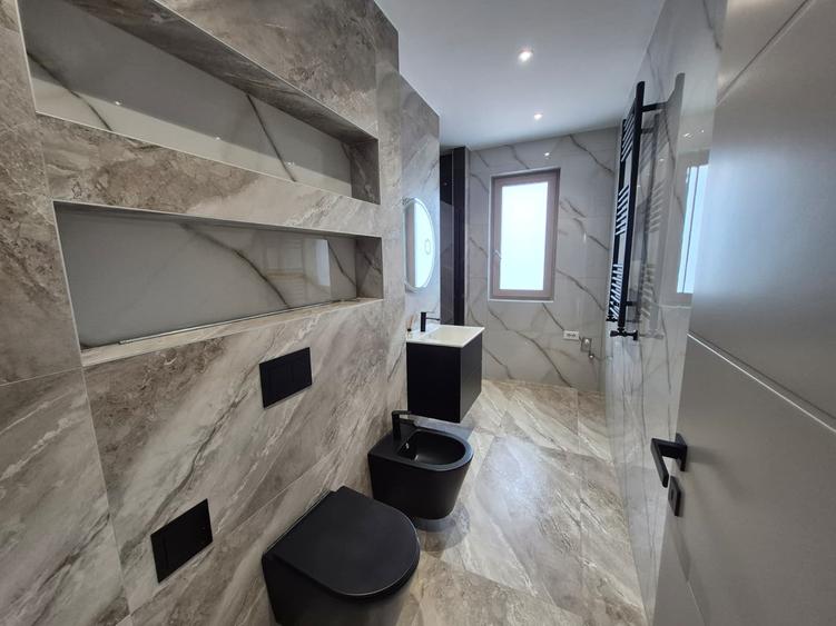 Apartament cu 3 camere semidecomandat în Valea Lupului