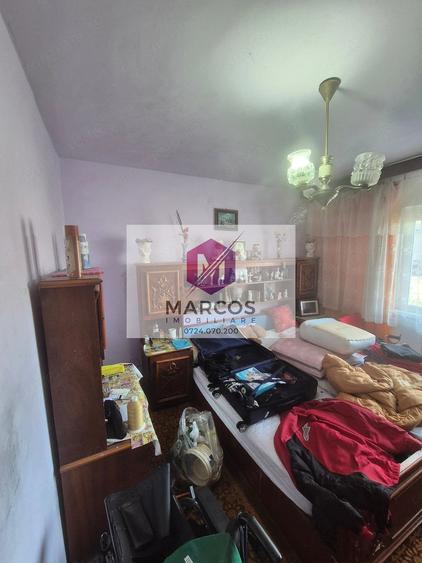 Apartament cu 4 camere decomandat în Cuptoare (Reșița)