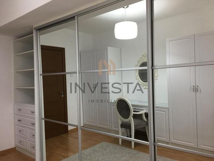 Apartament cu 4 camere semidecomandat, mobilat în Bună Ziua