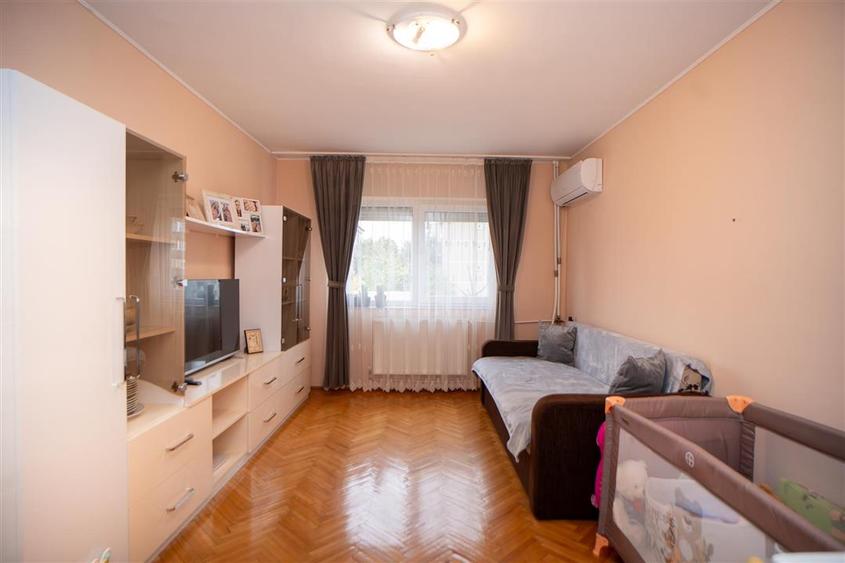 Apartament cu 3 camere decomandat în Rogerius
