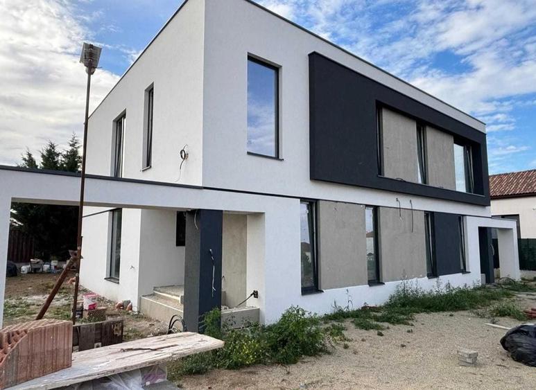 Duplex cu 4 camere cu Canalizare în Dumbrăvița