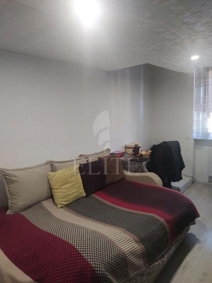 Apartament cu 2 camere semidecomandat, mobilat în Central