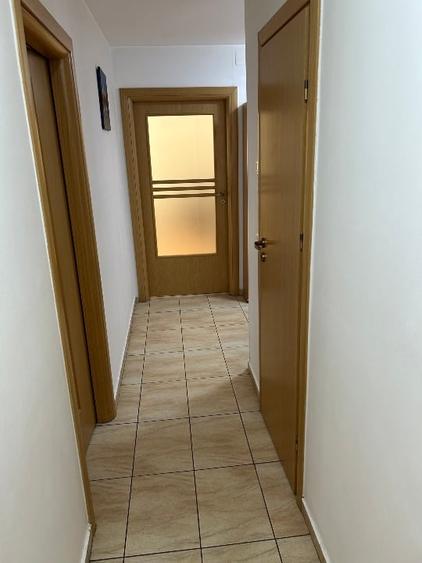 Apartament cu 3 camere decomandat, mobilat în Centrul Civic