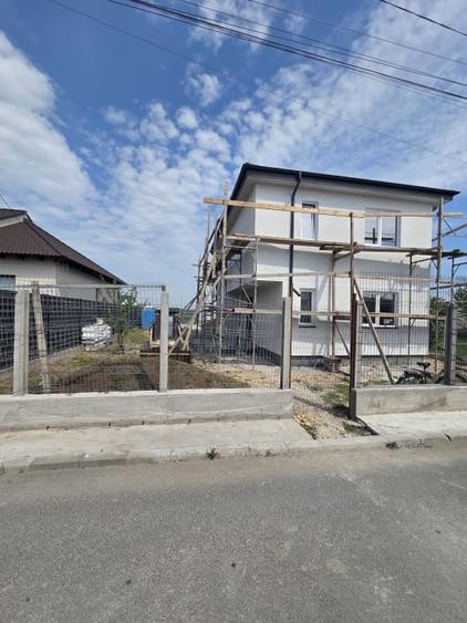 Casă individuală cu 4 camere cu Teren 200 Mp în Cumpăna