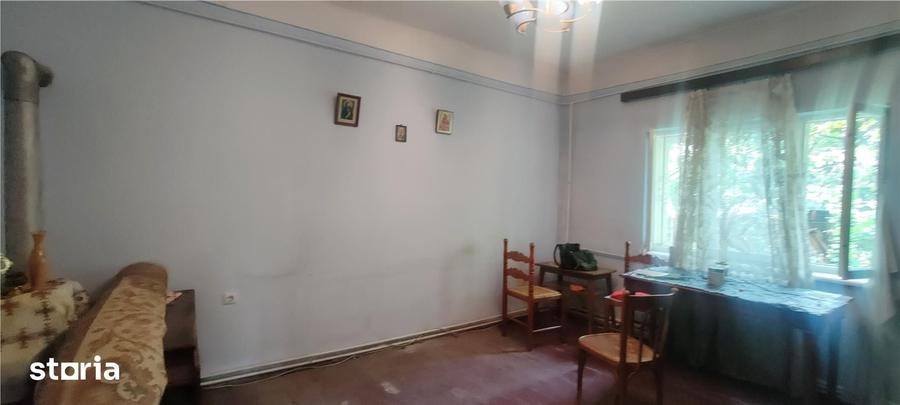 Casă cu 2 camere cu Teren 377 Mp în Piața Unirii