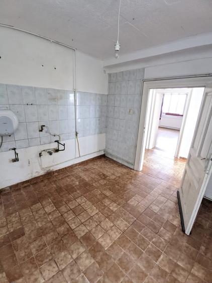 Casă individuală cu 6 camere cu Canalizare în Andrei Mureșanu