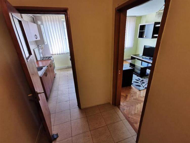 Apartament cu 2 camere semidecomandat, mobilat în Centrul Civic