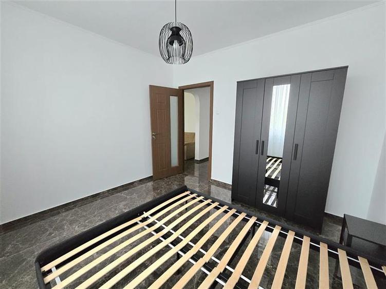 Apartament cu 2 camere semidecomandat în 1 Mai