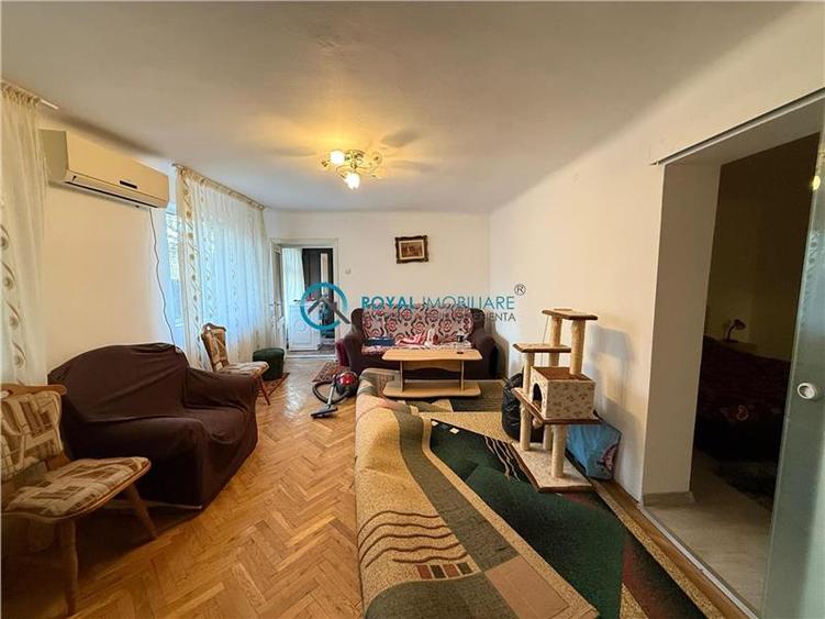 Casă individuală cu 8 camere cu Canalizare în Păulești