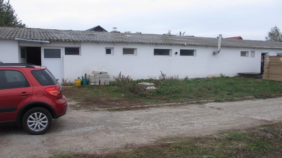 Spațiu industrial, de 360 mp, în Periferie