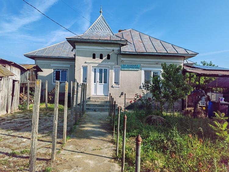 Casă cu 4 camere în Orlești
